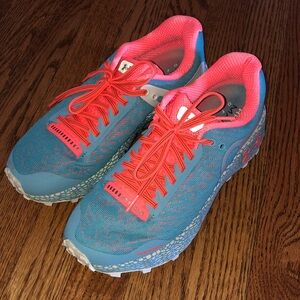 Under Armor HOVR Machina off road running shoes